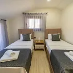 Merkezde Muhtesem Havuzlu Villa