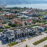 Villa Merkezde Muhtesem Havuzlu