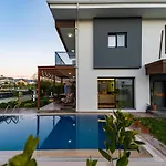 Villa Merkezde Muhtesem Havuzlu