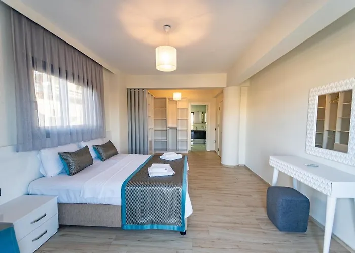 Merkezde Muhtesem Havuzlu Villa Fethiye