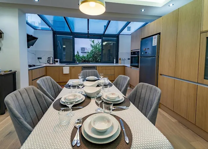 Merkezde Muhtesem Havuzlu