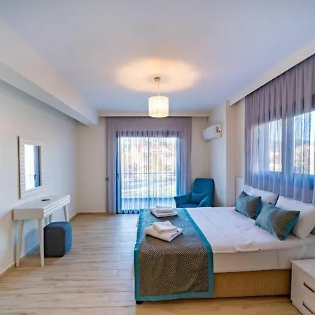 Merkezde Muhtesem Havuzlu Villa Fethiye