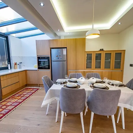 Merkezde Muhtesem Havuzlu 别墅 *