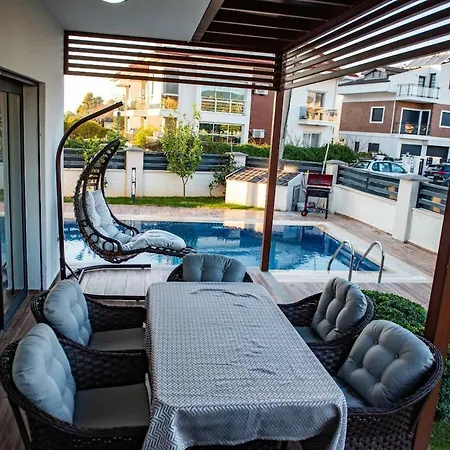 Merkezde Muhtesem Havuzlu Fethiye
