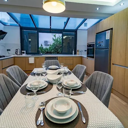 Merkezde Muhtesem Havuzlu