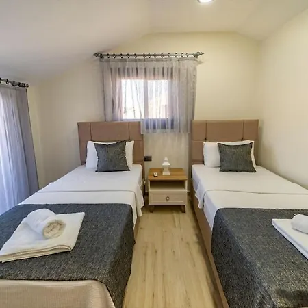 Merkezde Muhteşem Havuzlu Villa