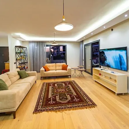 Merkezde Muhteşem Havuzlu