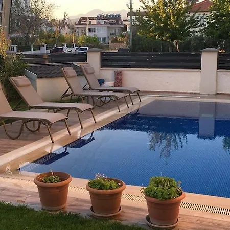 Merkezde Muhtesem Havuzlu * Φετιγιέ