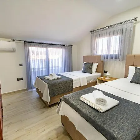 Villa Merkezde Muhteşem Havuzlu Fethiye