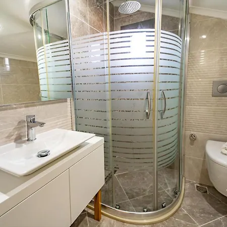 Merkezde Muhteşem Havuzlu