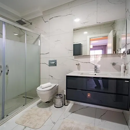 Villa Merkezde Muhtesem Havuzlu *