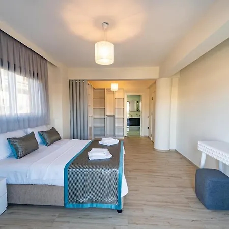 Merkezde Muhteşem Havuzlu Villa Fethiye