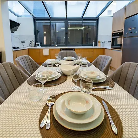 Merkezde Muhtesem Havuzlu * Φετιγιέ