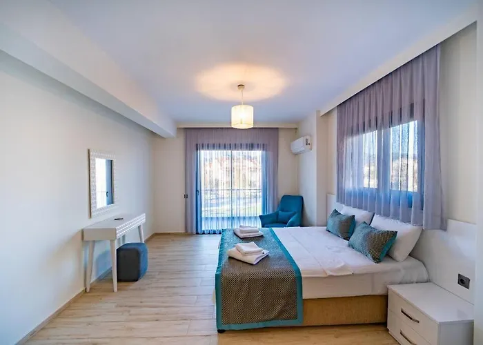 Merkezde Muhtesem Havuzlu Villa Fethiye