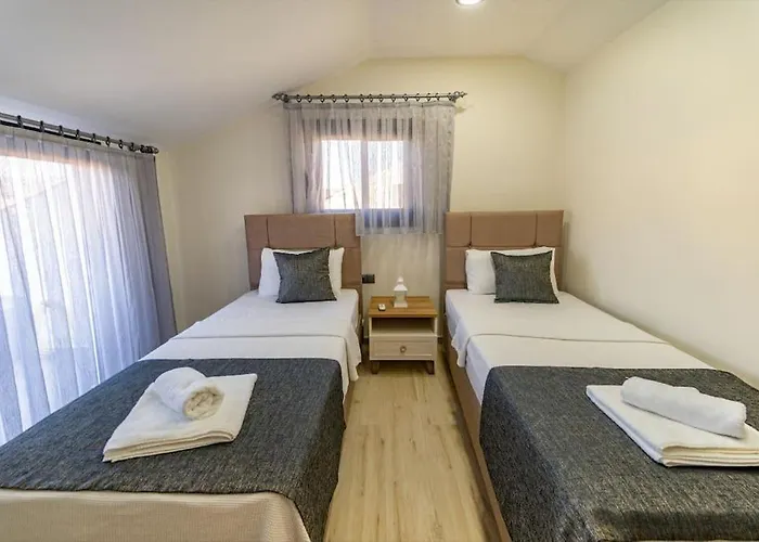 Merkezde Muhtesem Havuzlu Villa