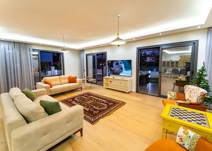 Merkezde Muhtesem Havuzlu Вилла *