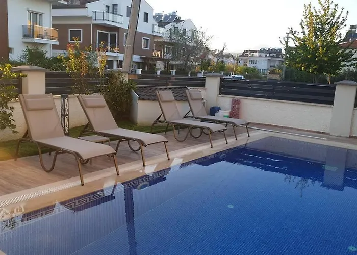 Merkezde Muhtesem Havuzlu Fethiye