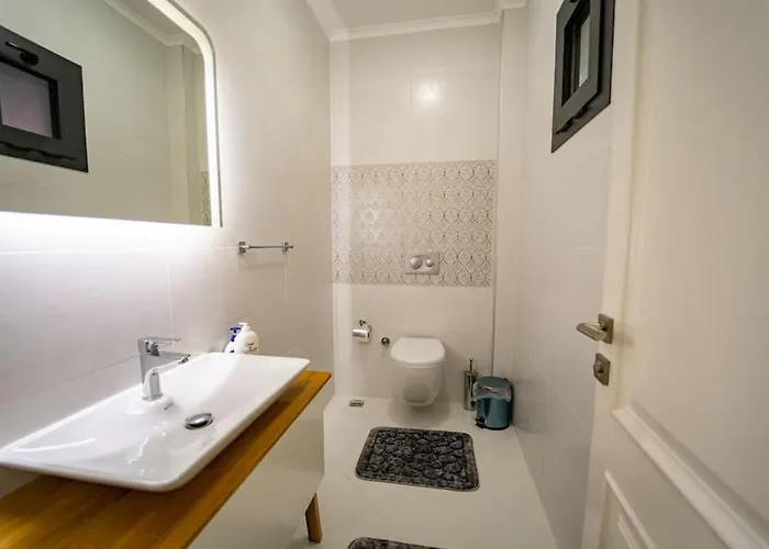 Merkezde Muhtesem Havuzlu Villa