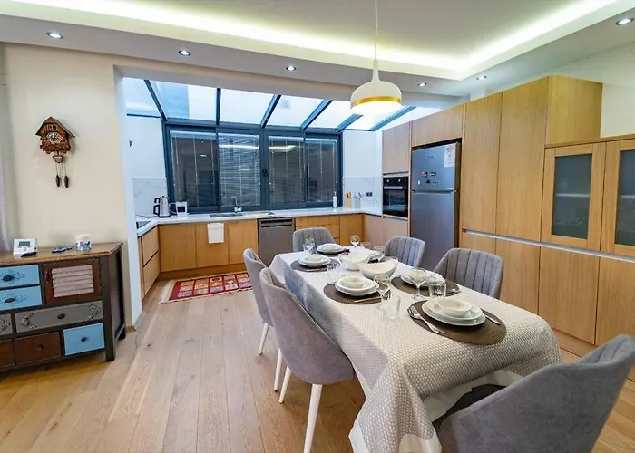 Villa Merkezde Muhtesem Havuzlu