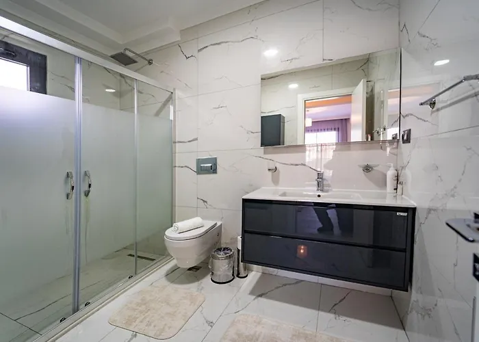 Villa Merkezde Muhtesem Havuzlu *