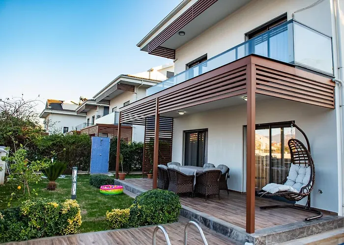 Merkezde Muhtesem Havuzlu Villa Fethiye