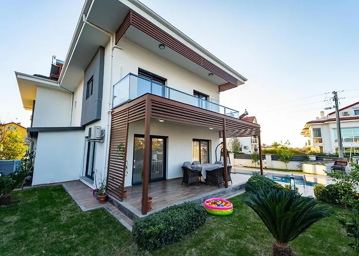 Villa Merkezde Muhtesem Havuzlu Fethiye