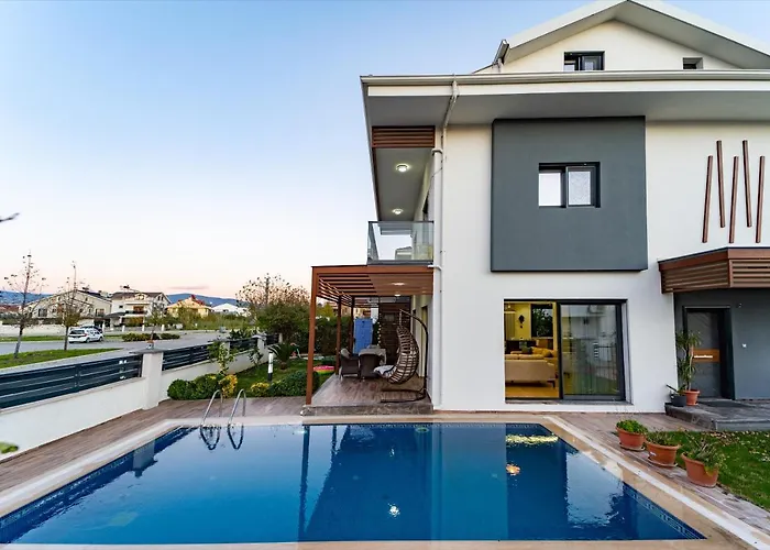 Merkezde Muhtesem Havuzlu Вилла Фетхие