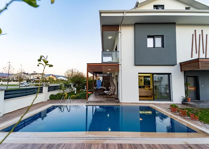 Вилла Merkezde Muhtesem Havuzlu