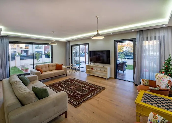 Merkezde Muhtesem Havuzlu Villa *