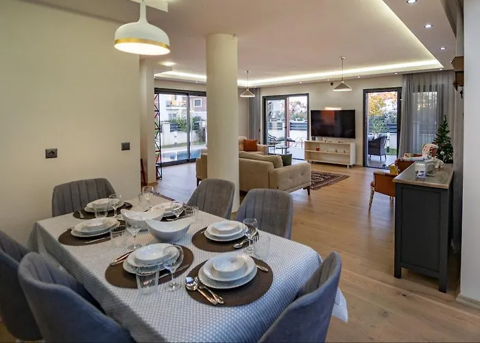 Merkezde Muhtesem Havuzlu Fethiye