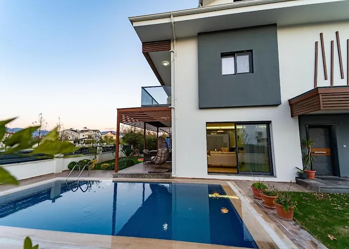 Merkezde Muhtesem Havuzlu Вилла