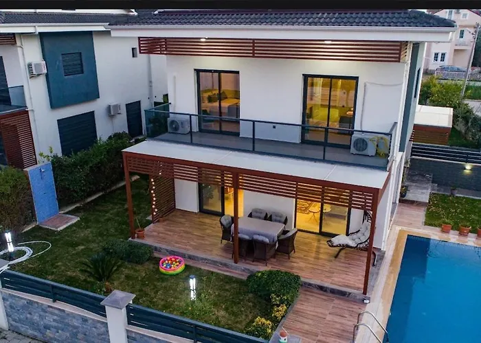 Merkezde Muhtesem Havuzlu * Фетхие